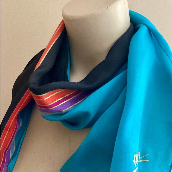 Oblong silk, stripe scarf, signed. - Picture 2 of 5